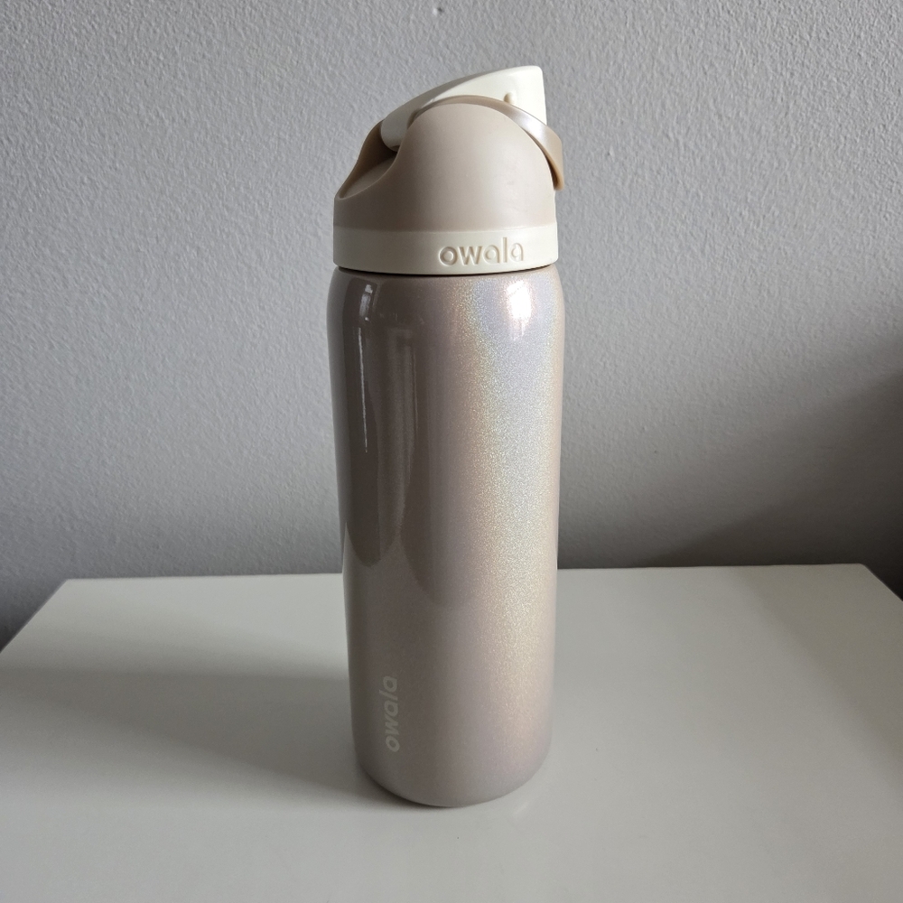 *RARE* Owala 32oz. Holiday Magic